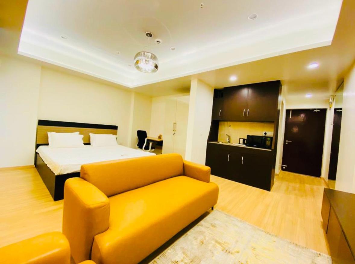 Country & By Migrolino Gomti Nagar Hotel